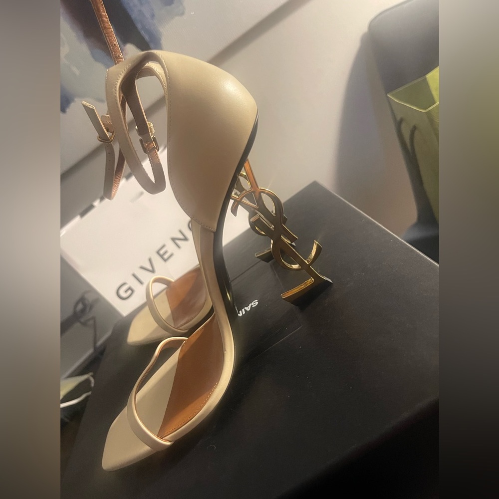 Authentic Ysl Pump - image 2